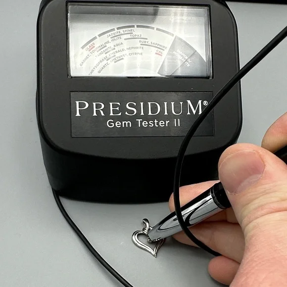 14k Gold & Diamond Heart Pendant - Picture 4 of 4